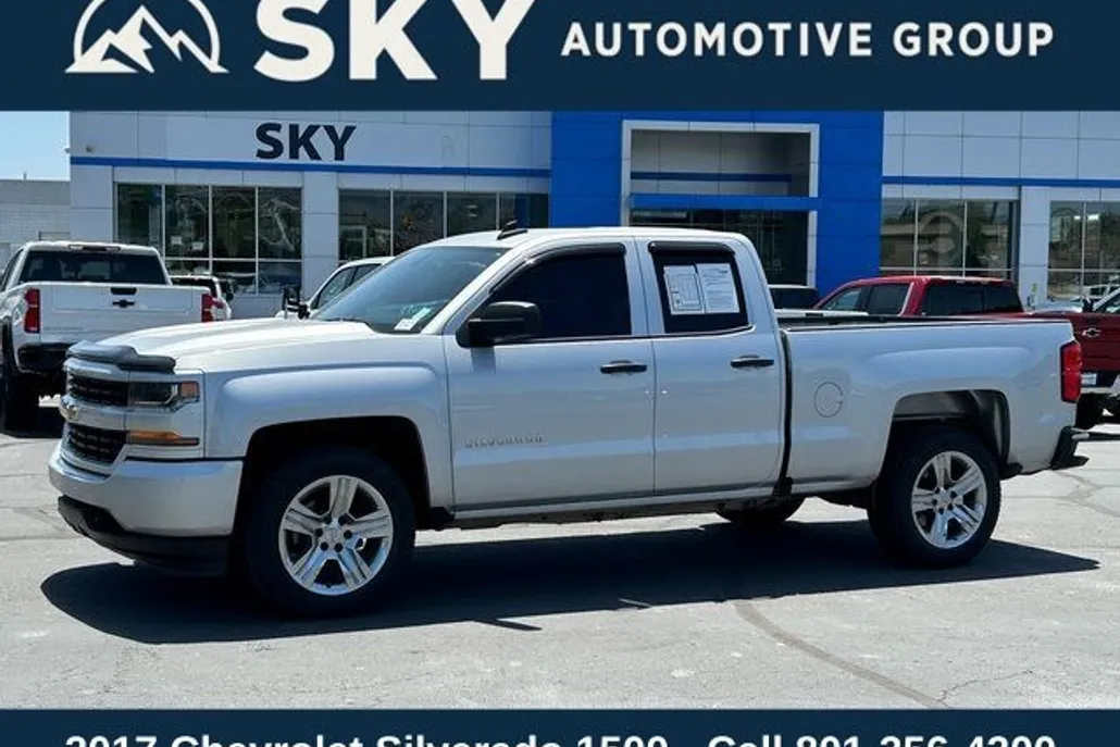2017 Chevrolet Silverado 1500 Custom photo 1