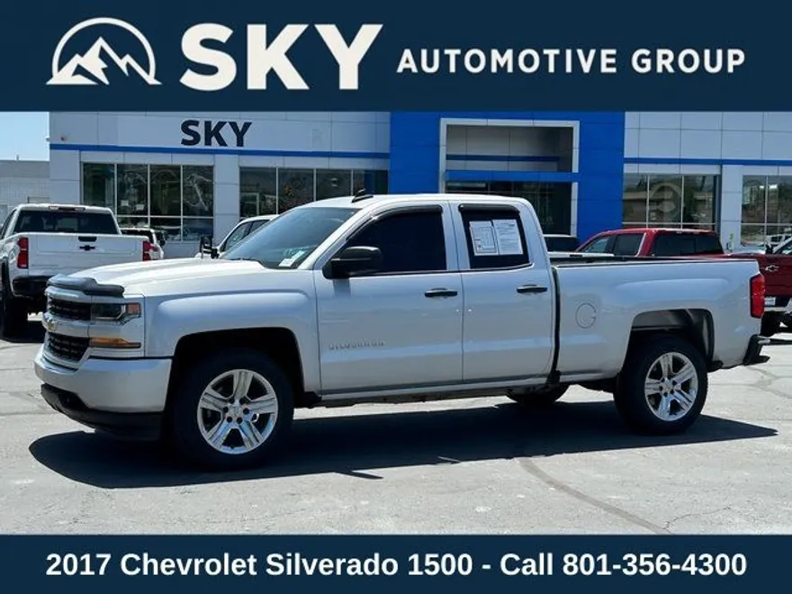 2017 Chevrolet Silverado 1500 Custom photo 1