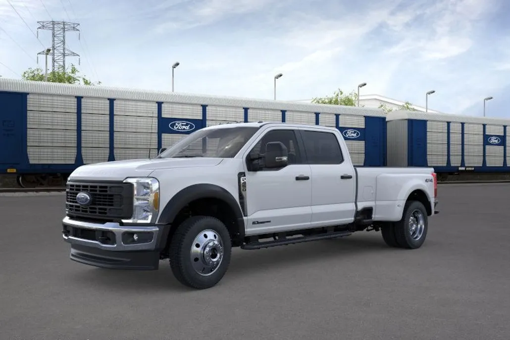 2025 Ford F-450 photo 1