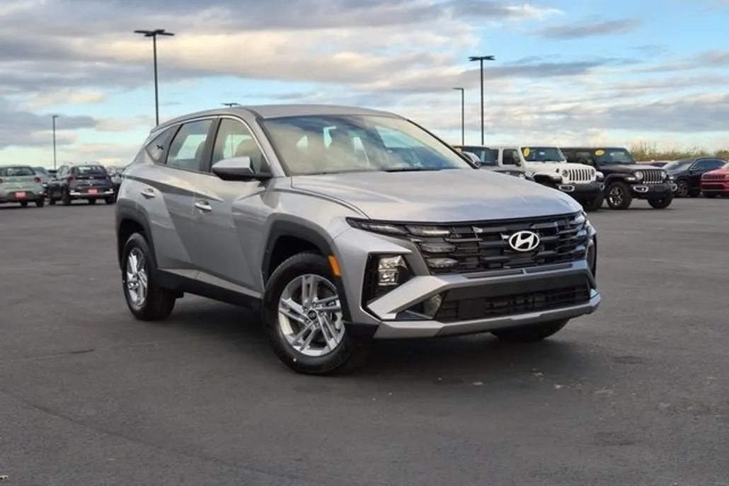 2026 Hyundai Tucson SE photo 1