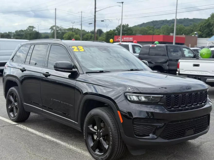 2023 Jeep Grand Cherokee Altitude photo 1
