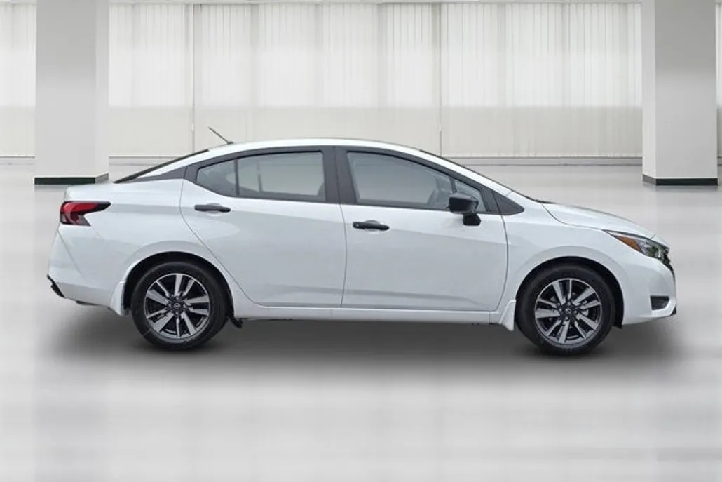 2025 Nissan Versa S photo 1
