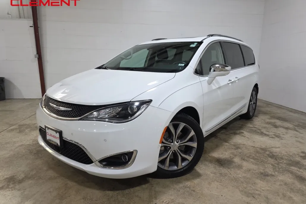 2019 Chrysler Pacifica Limited photo 1