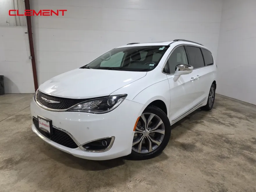 2019 Chrysler Pacifica Limited photo 1