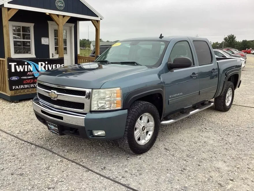 2011 Chevrolet Silverado 1500 LT photo 1