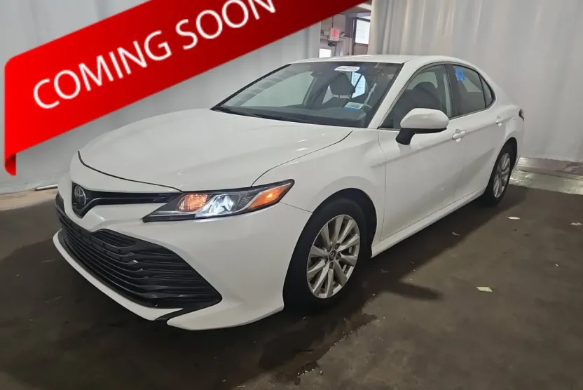 2020 Toyota Camry LE photo 1