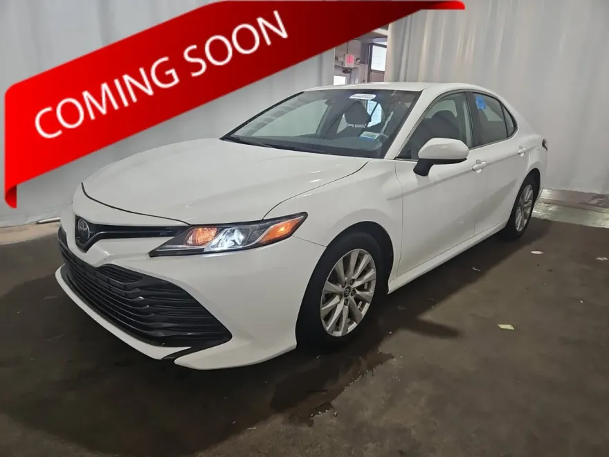 2020 Toyota Camry LE photo 1