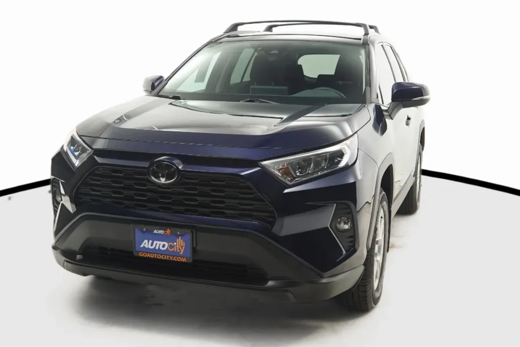 2020 Toyota RAV4 XLE photo 1