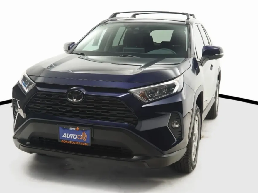 2020 Toyota RAV4 XLE photo 1