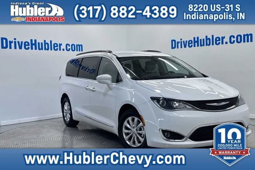 2017 Chrysler Pacifica Touring L photo 1