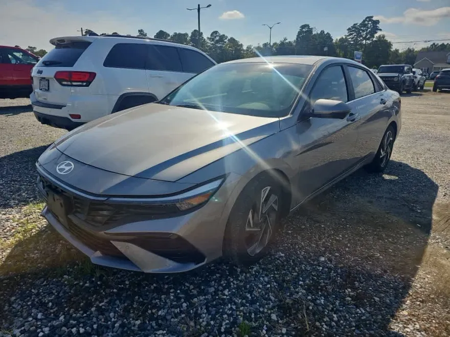 2024 Hyundai Elantra Limited photo 1
