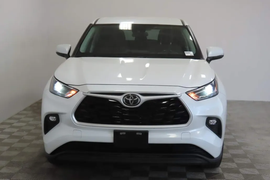 2023 Toyota Highlander L photo 1