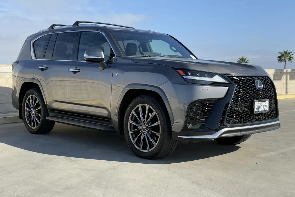 2023 Lexus LX 600 F SPORT photo 1