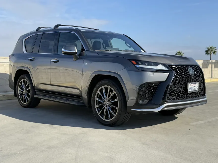 2023 Lexus LX 600 F SPORT photo 1