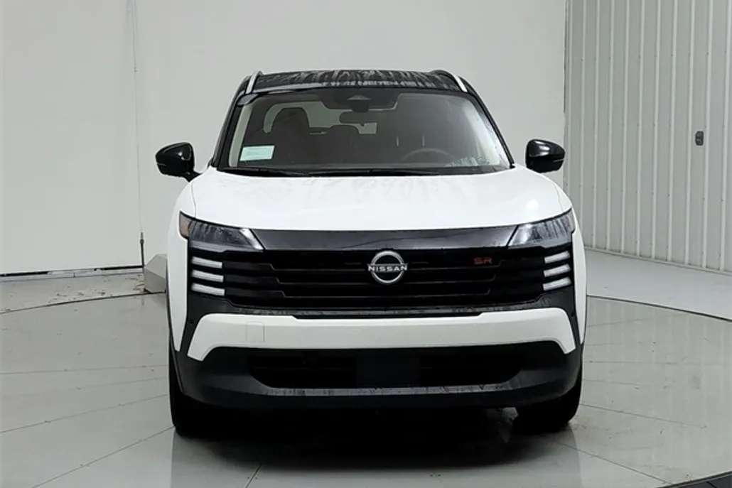 2025 Nissan Kicks SR photo 1