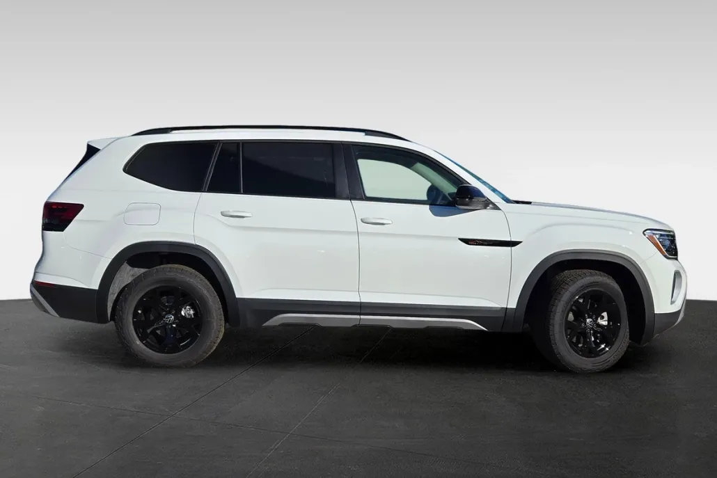 2025 Volkswagen Atlas SE Technology Peak Edition photo 1