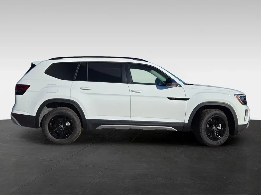 2025 Volkswagen Atlas SE Technology Peak Edition photo 1