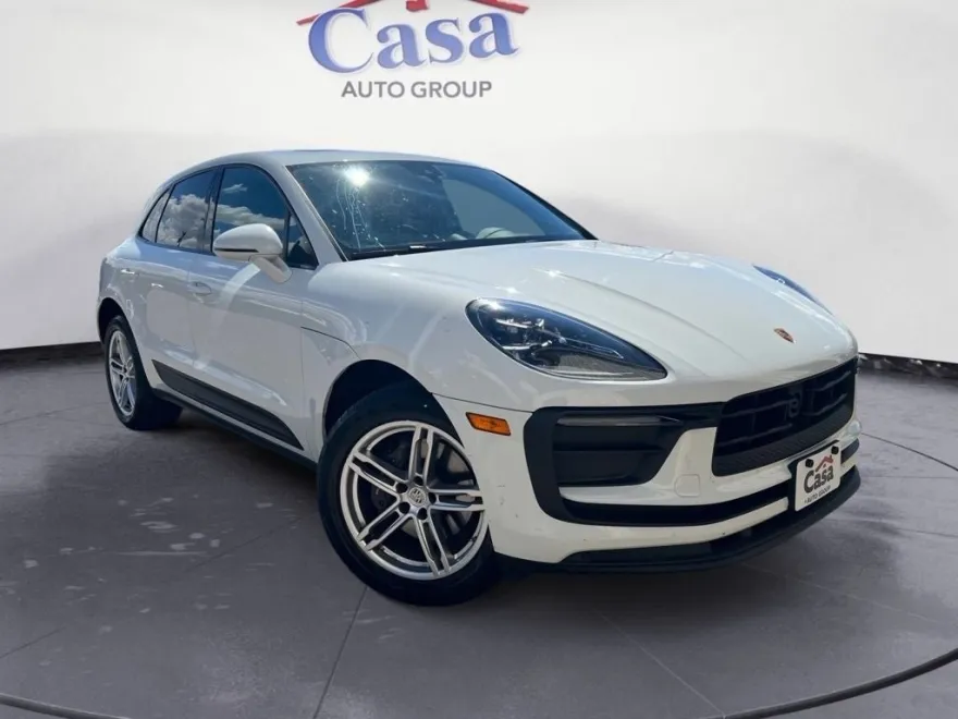 2024 Porsche Macan Base photo 1