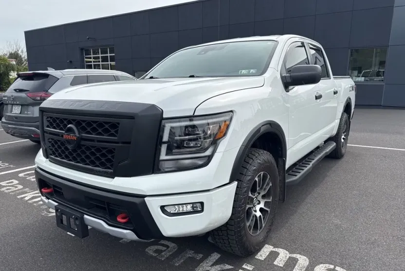 2022 Nissan Titan PRO-4X photo 1