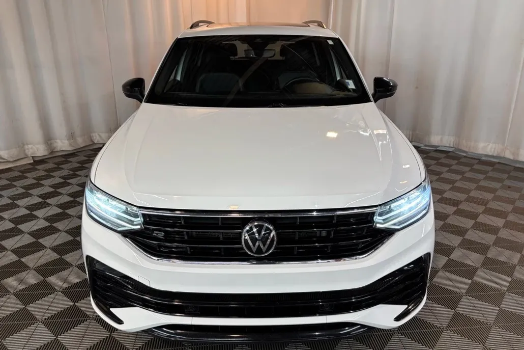 2022 Volkswagen Tiguan SE R-Line Black photo 1
