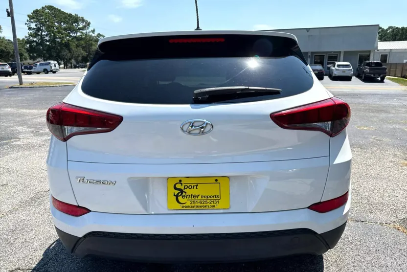 2017 Hyundai Tucson SE photo 1