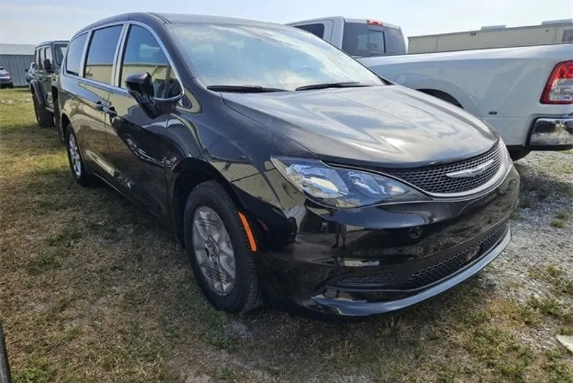 2025 Chrysler Voyager LX photo 1