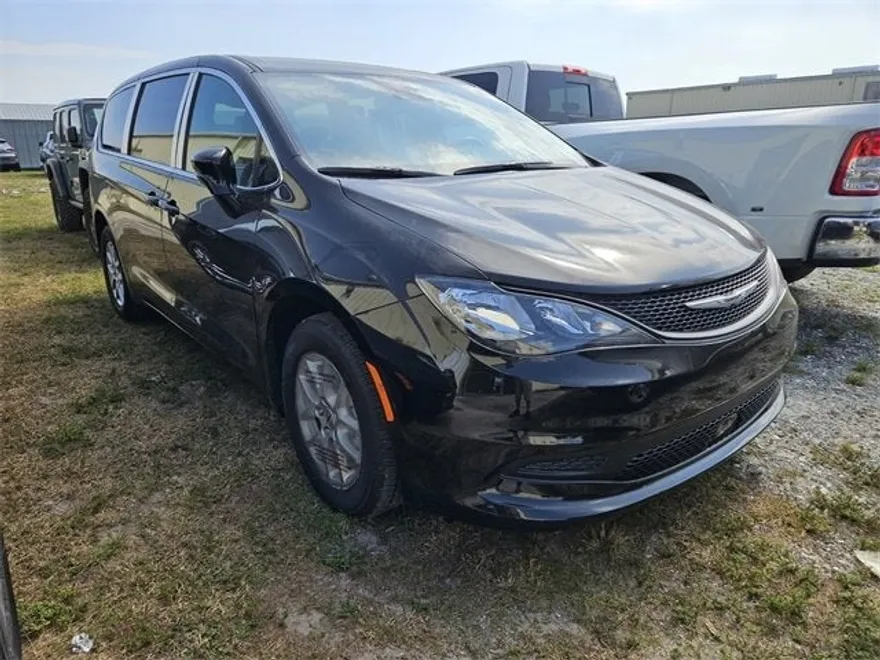 2025 Chrysler Voyager LX photo 1