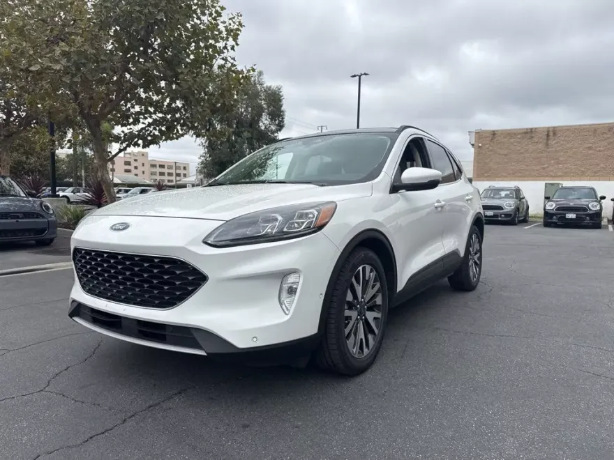 2020 Ford Escape Titanium Hybrid photo 1