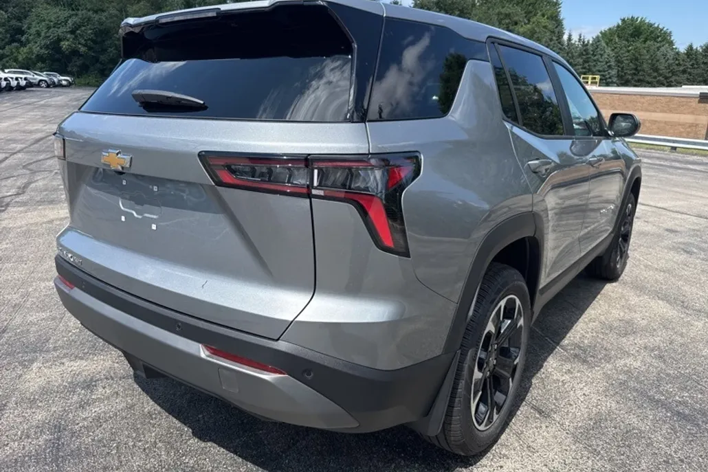 2026 Chevrolet Equinox LT photo 1