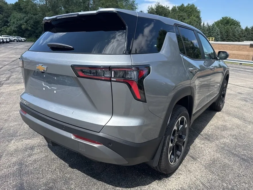 2026 Chevrolet Equinox LT photo 1