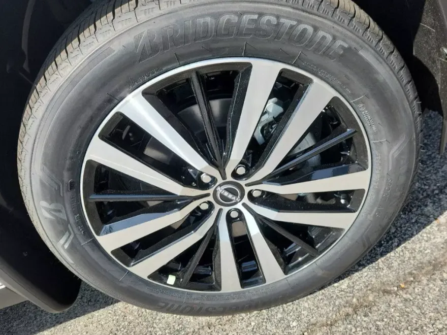 2025 Nissan Pathfinder Platinum photo 1