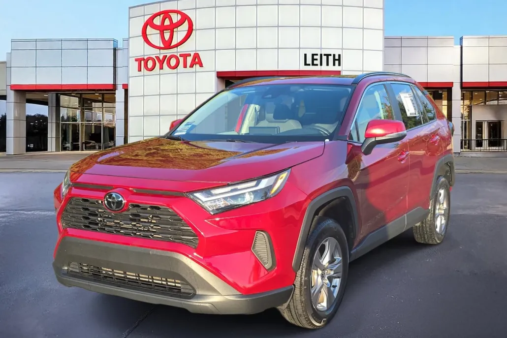 2022 Toyota RAV4 XLE photo 1