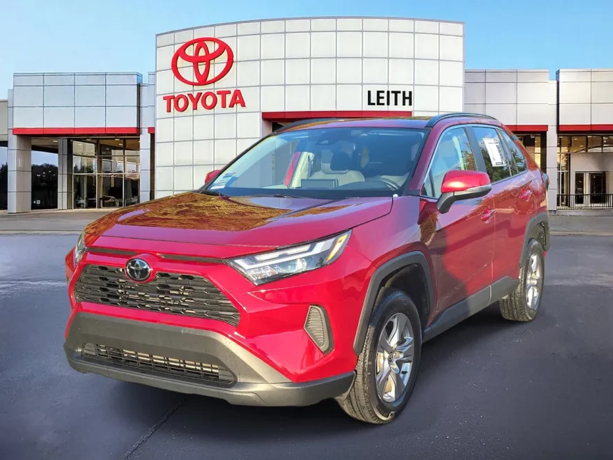 2022 Toyota RAV4 XLE photo 1