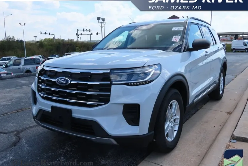2025 Ford Explorer photo 1