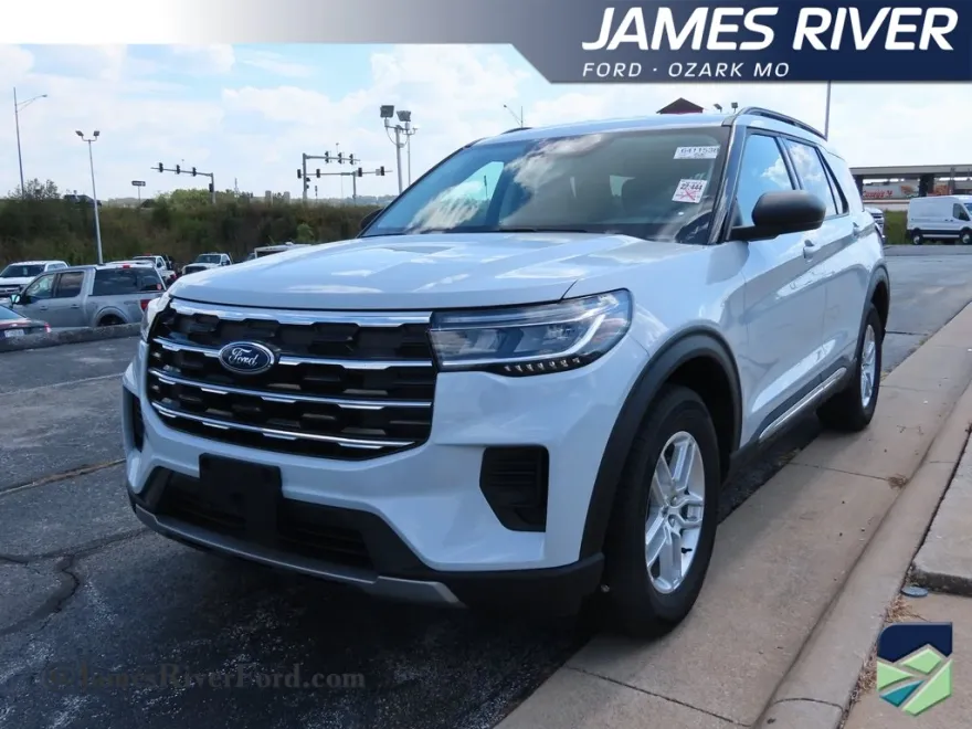 2025 Ford Explorer photo 1