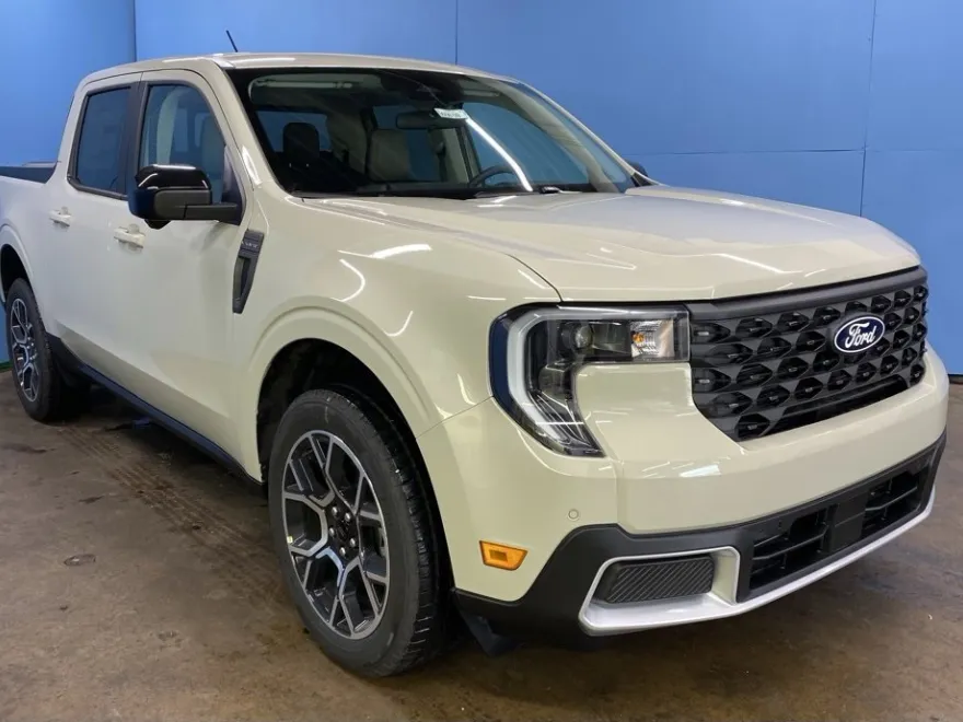 2025 Ford Maverick Lariat photo 1