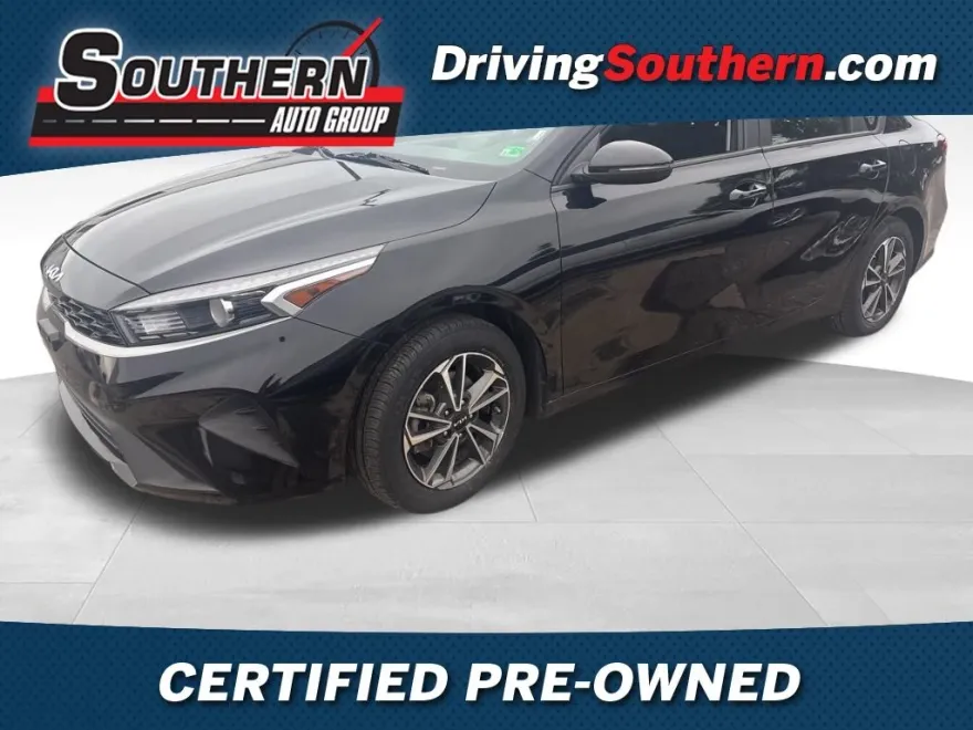 2023 Kia Forte LXS photo 1