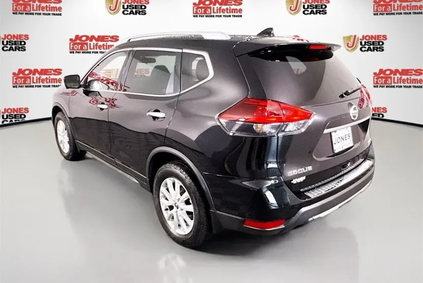 2018 Nissan Rogue SV photo 1