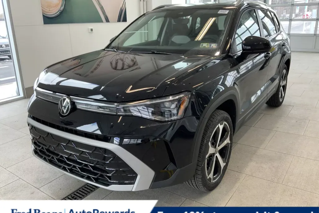 2025 Volkswagen Taos SEL photo 1