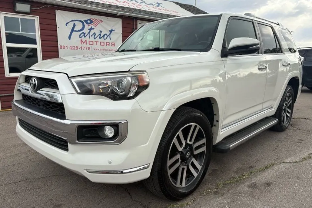 2017 Toyota 4Runner Limited photo 1