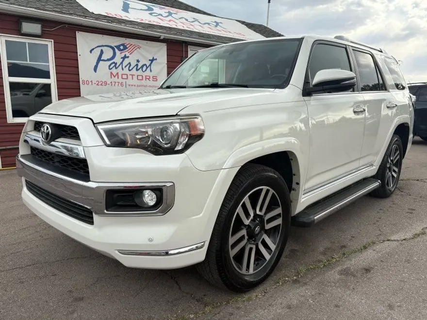 2017 Toyota 4Runner Limited photo 1