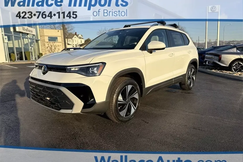 2025 Volkswagen Taos SE photo 1