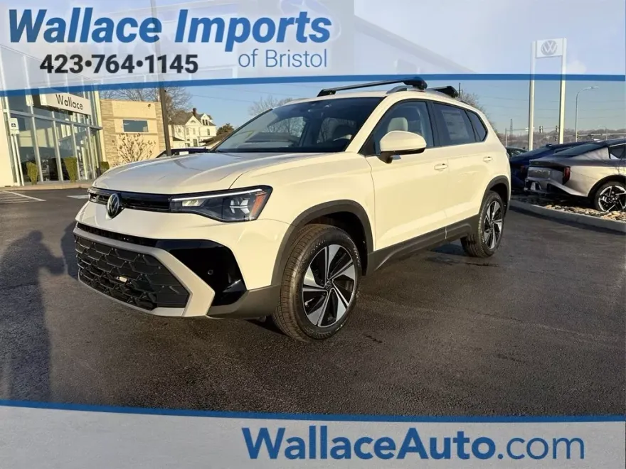 2025 Volkswagen Taos SE photo 1