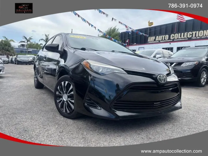 2019 Toyota Corolla LE photo 1