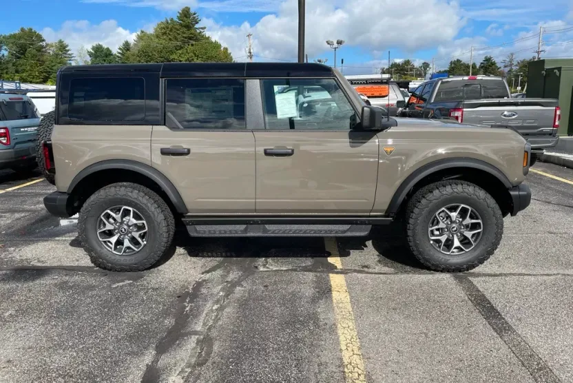 2025 Ford Bronco Badlands photo 1