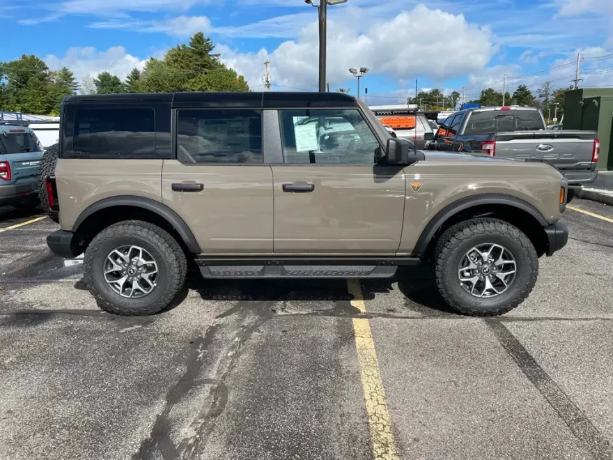 2025 Ford Bronco Badlands photo 1