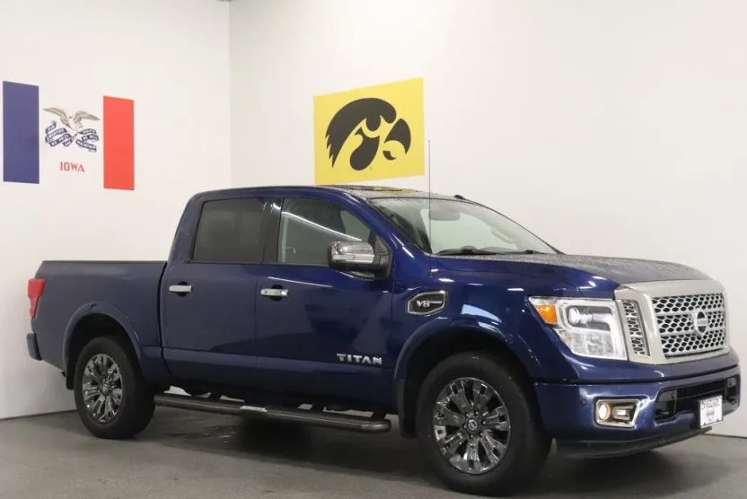 2017 Nissan Titan Platinum Reserve photo 1