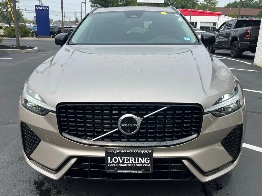 2025 Volvo XC60 B5 Plus photo 1