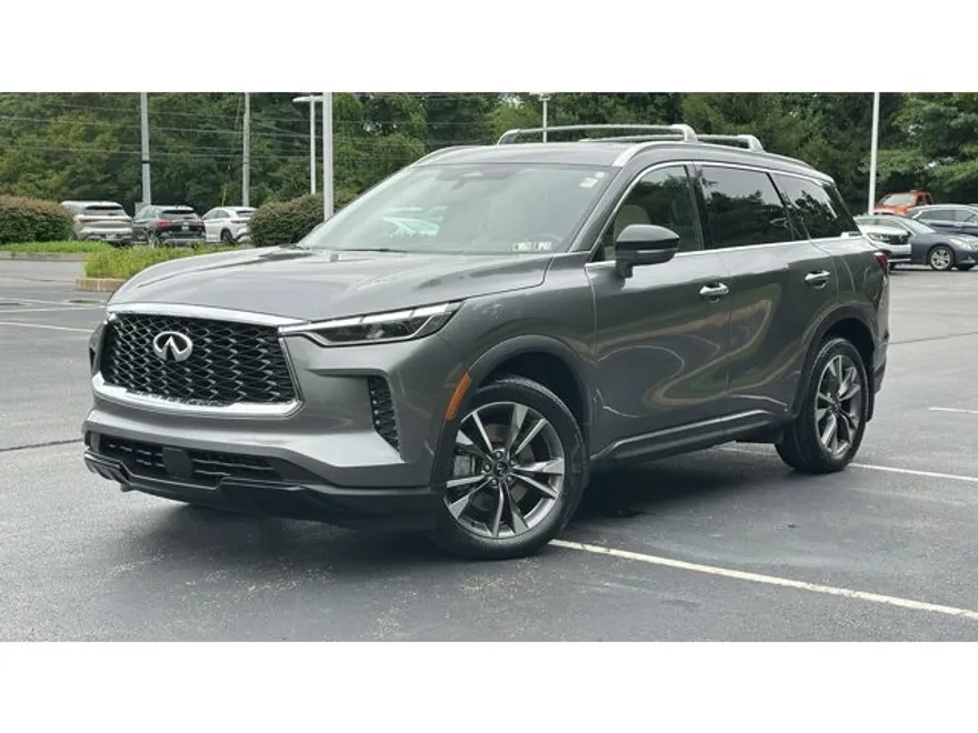 2023 Infiniti QX50 Luxe photo 1