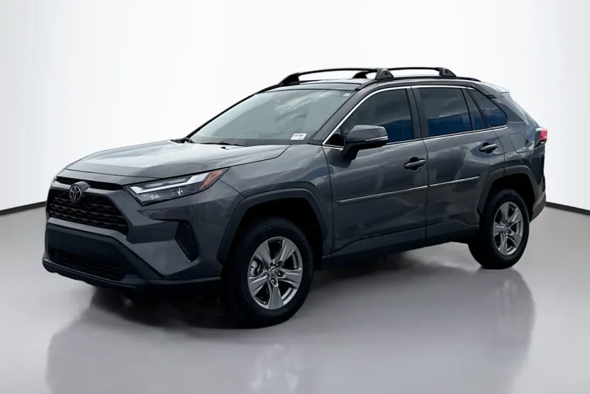 2022 Toyota RAV4 XLE photo 1